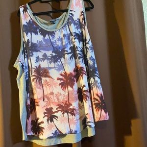 Torrid 5 Tank Top, Hawaiian look with gray back